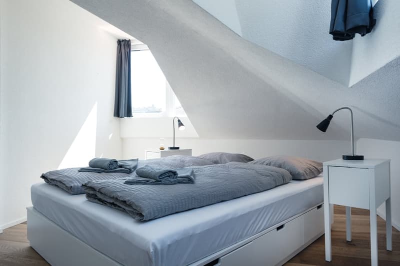 Helle 3 Zimmer Dachwohnung mit Aussicht in Zürich Wiedikon (17)