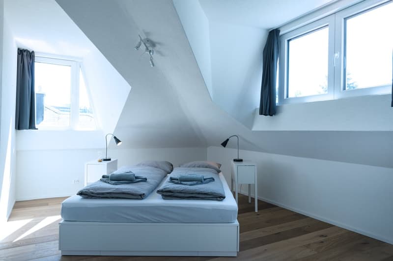 Helle 3 Zimmer Dachwohnung mit Aussicht in Zürich Wiedikon (16)