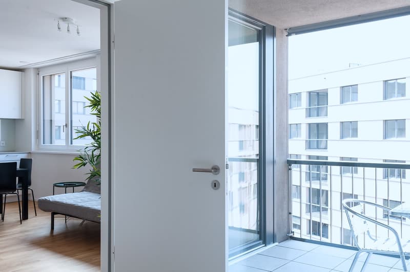 Moderne 2.5-Zimmer-Wohnung mit Balkon in Basel (2)