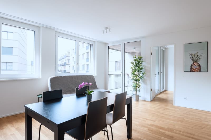 Moderne 2.5-Zimmer-Wohnung mit Balkon in Basel (4)