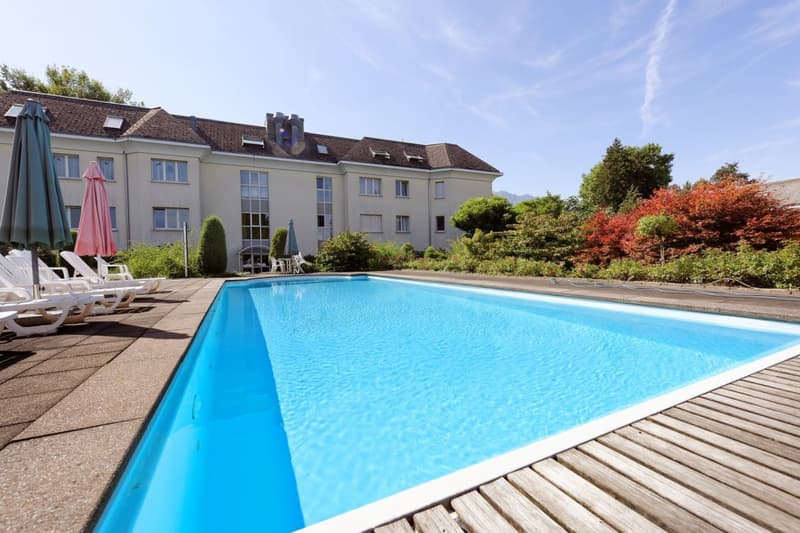 Grosszügige Poolanlage