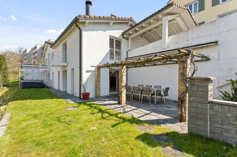 Sitzplatz und Garten