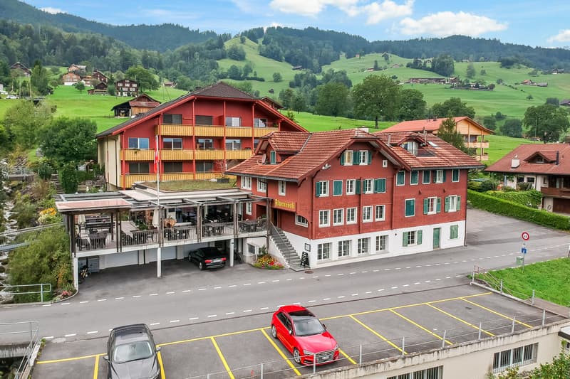 Wohnhaus mit Restaurant
