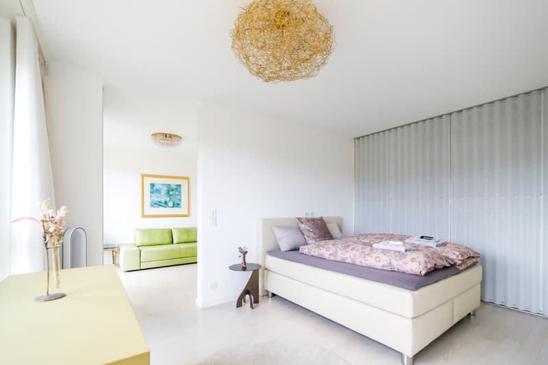 Schlafzimmer mit angrenzendem Bad