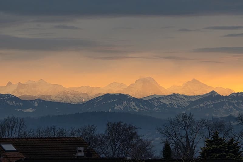 Spektakuläres Alpen- und Bergpanorama