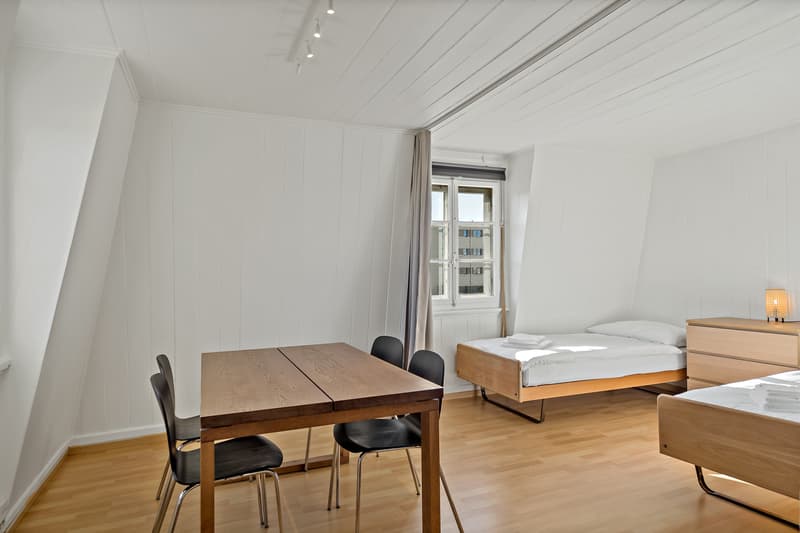 Essbereich / Zimmer abgetrennt durch Vorhang