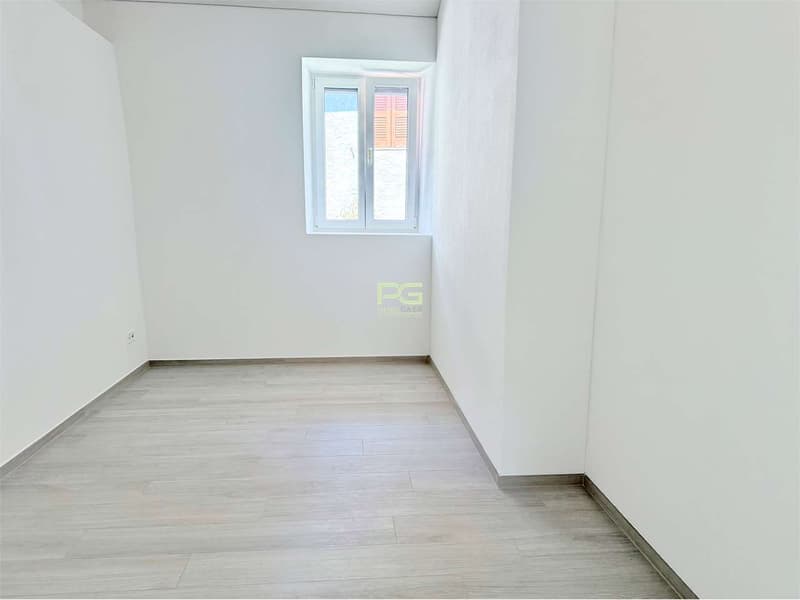 Casa ristrutturata con giardino e garage (4)