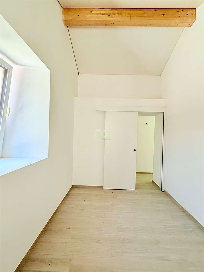 Casa ristrutturata con giardino e garage (5)