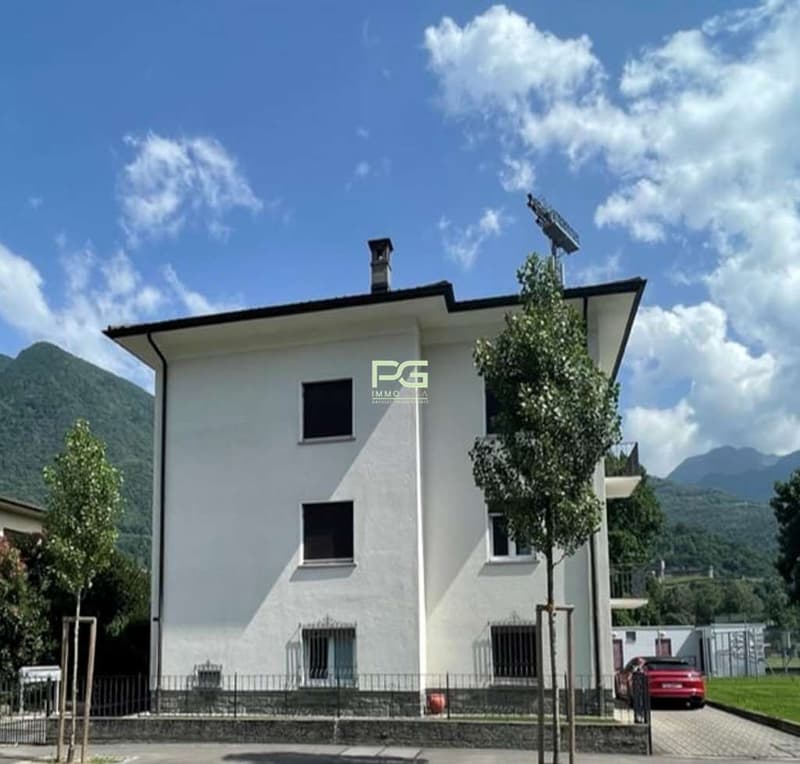 Casa plurifamiliare in zona strategica (2)