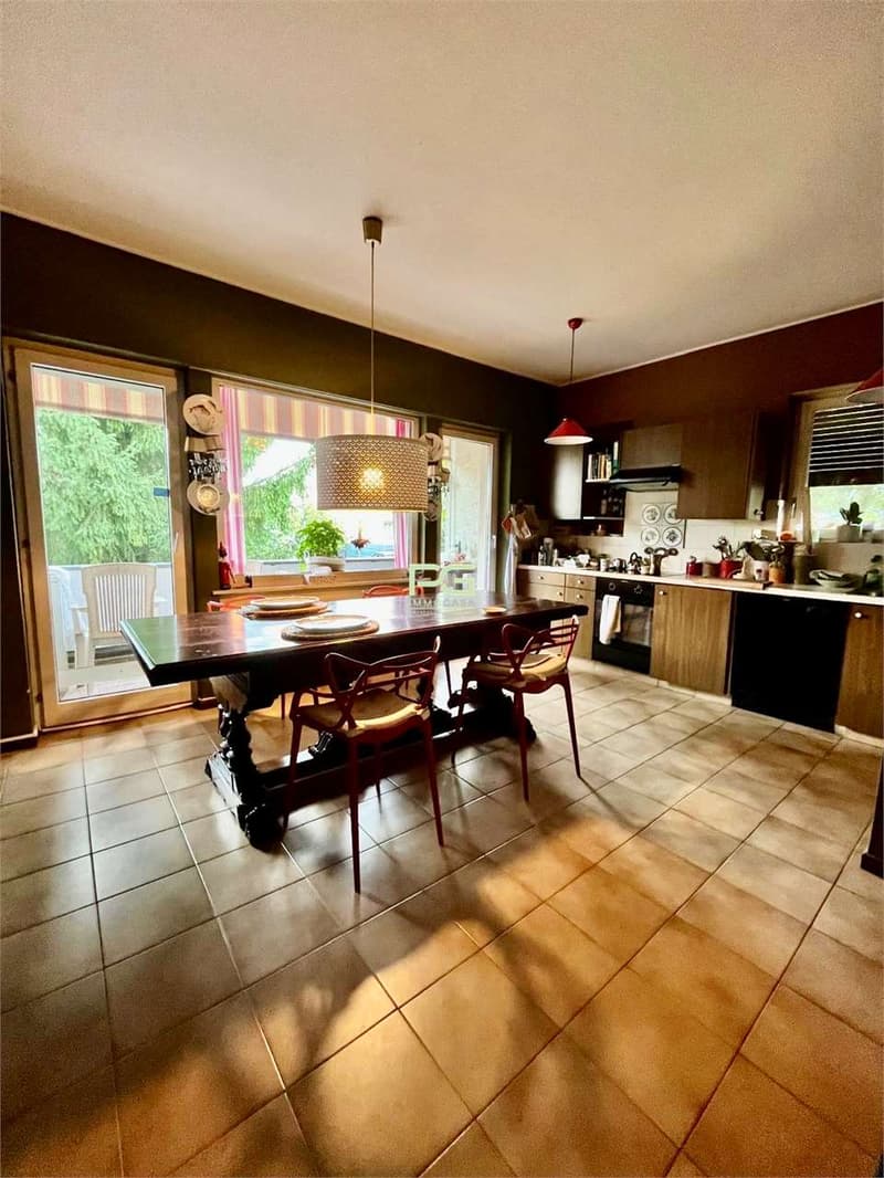 Casa di 3 appartamenti con grande giardino (8)