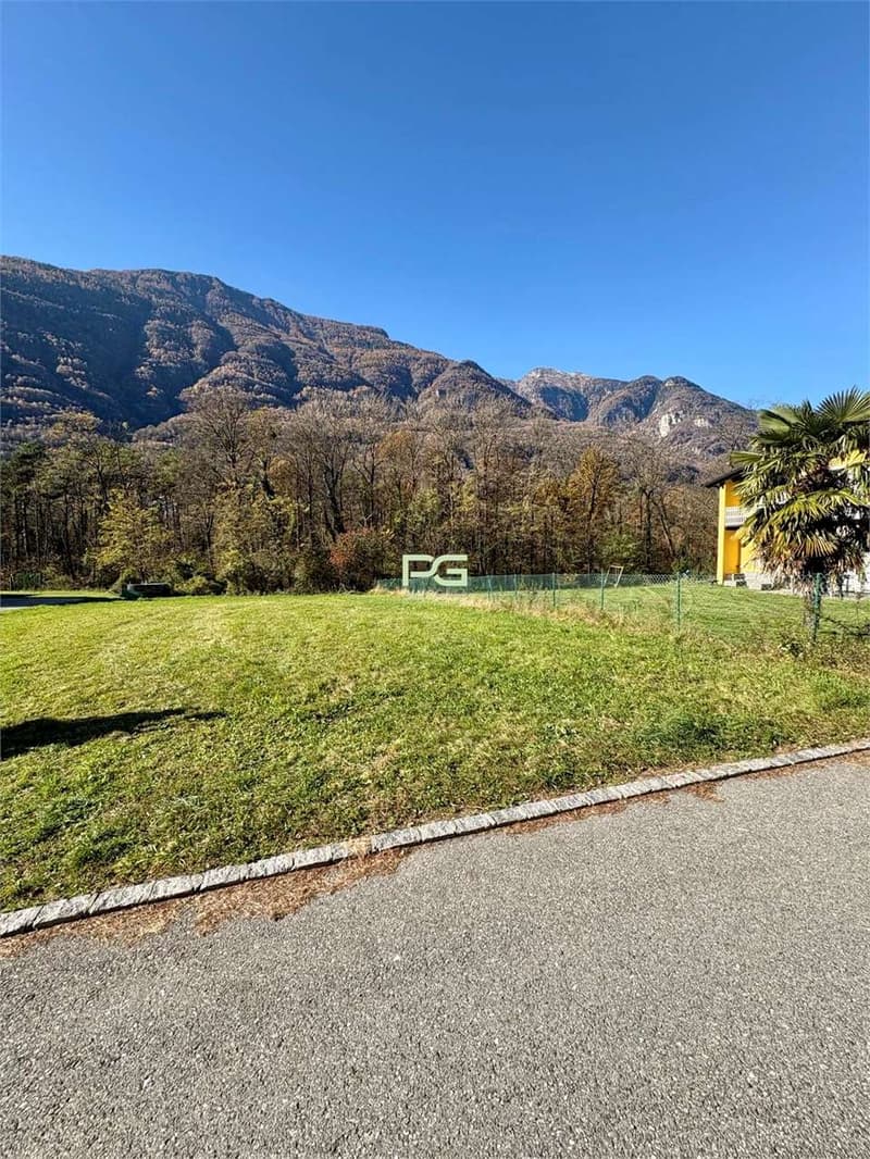 Terreno edificabile in vendita (2)