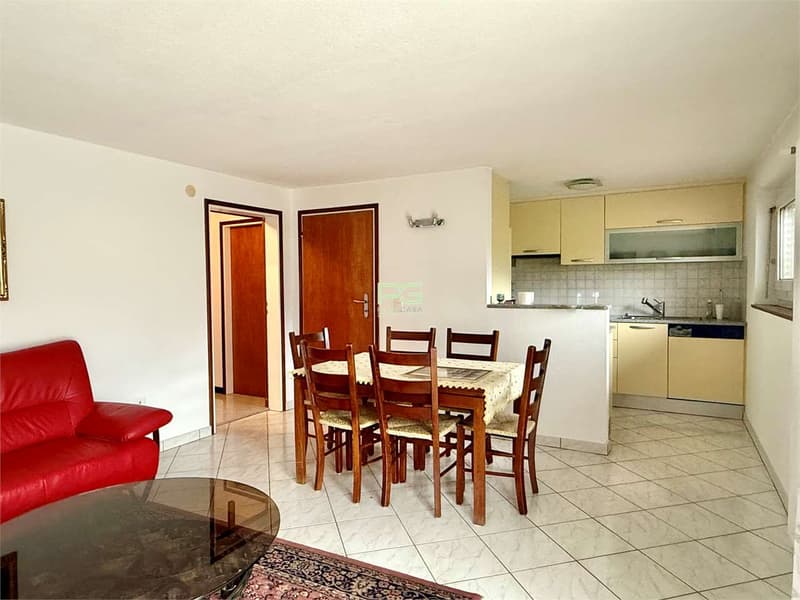 Casa bifamiliare con giardino (5)
