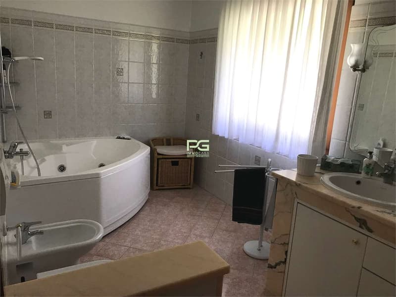 Casa unifamiliare con giardino (8)