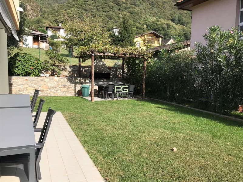 Casa unifamiliare con giardino (3)