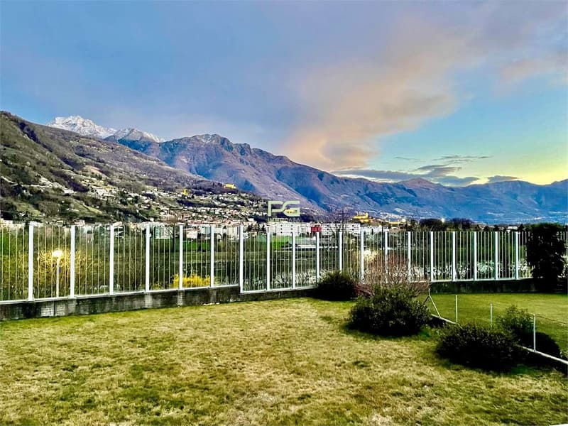 Casa unifamiliare con grande giardino (8)