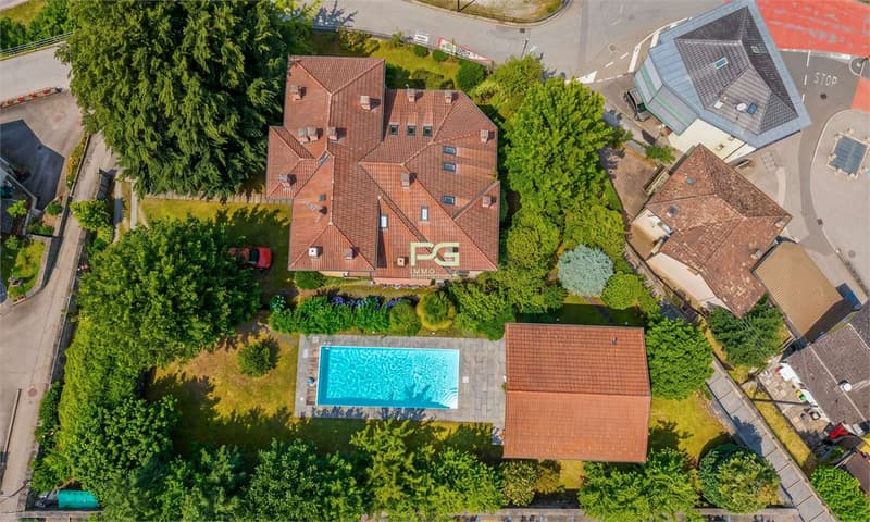 Villa di 2 appartamenti con piscina (1)