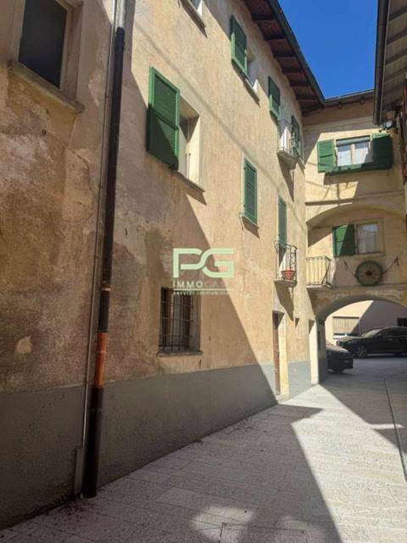Casa plurifamiliare di nucleo vicino al lago in vendita (2)