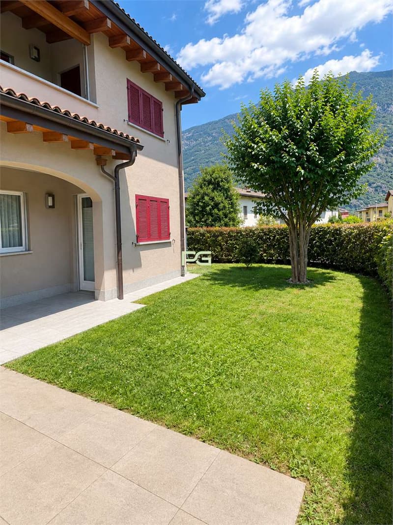 Casa unifamiliare con giardino (9)