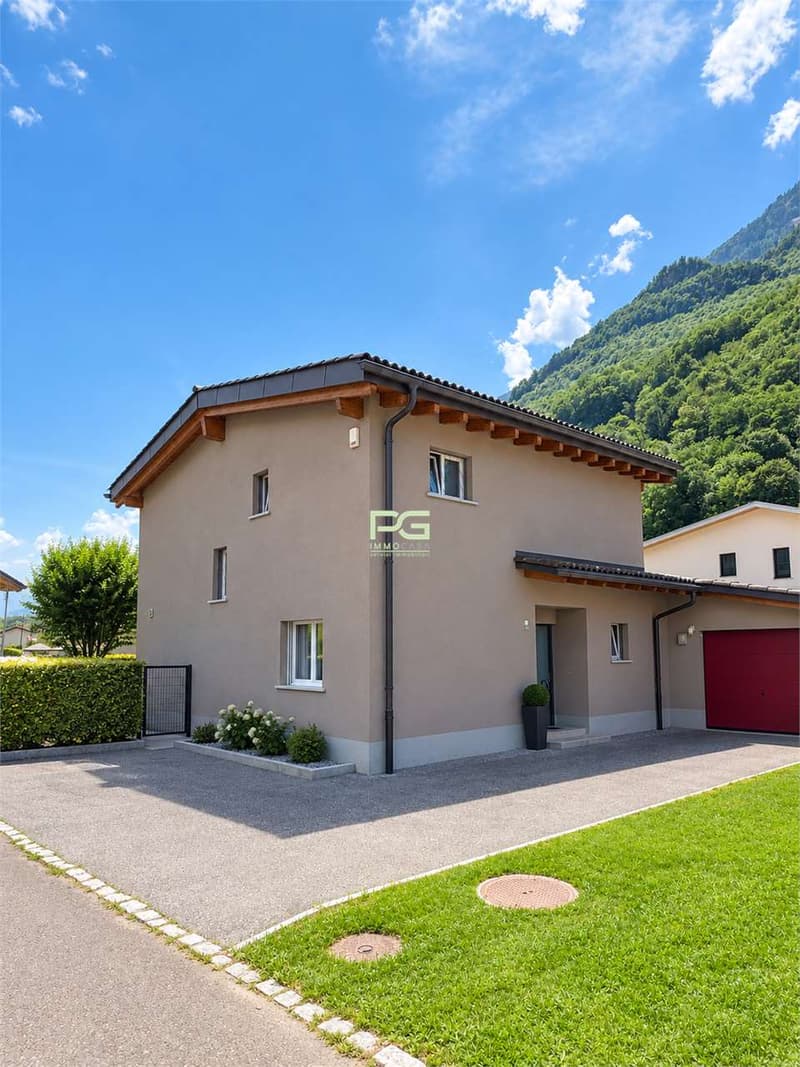 Casa unifamiliare con giardino (2)