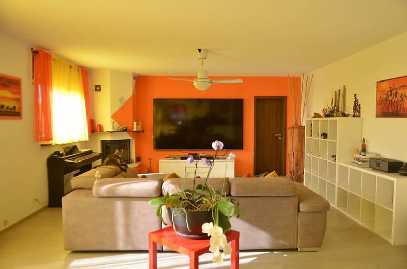 Bella casa indipendente con giardino, con vista aperta (7)