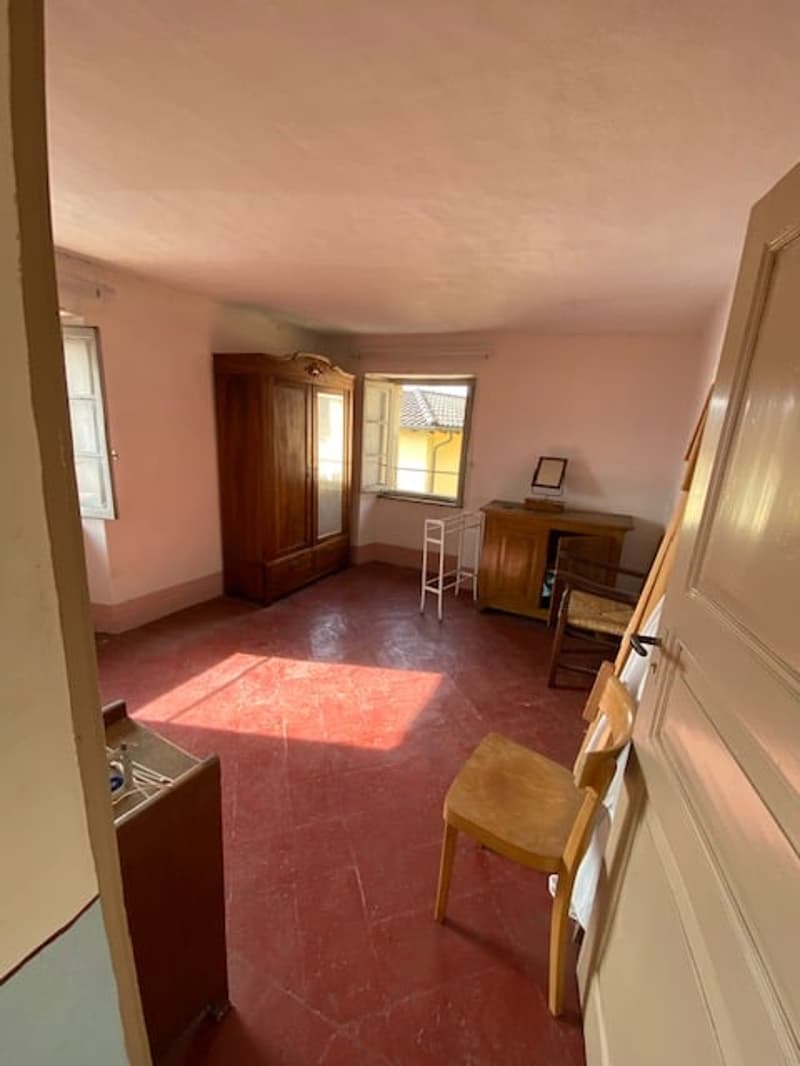 empty room, wooden cabinet, windows, wooden chairs, wooden desk