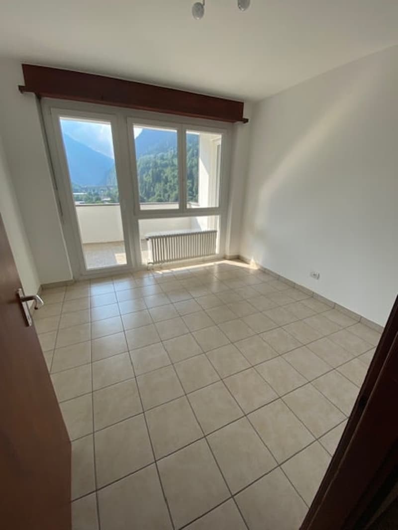 Luminoso appartamento di 3.5 locali con vista panoramica a Faido (3)