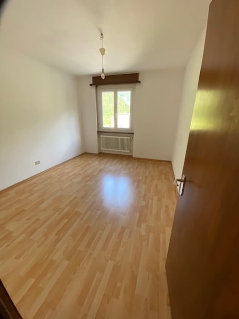 Appartamento 3.5 locali con balcone e vista panoramica a Faido (6)