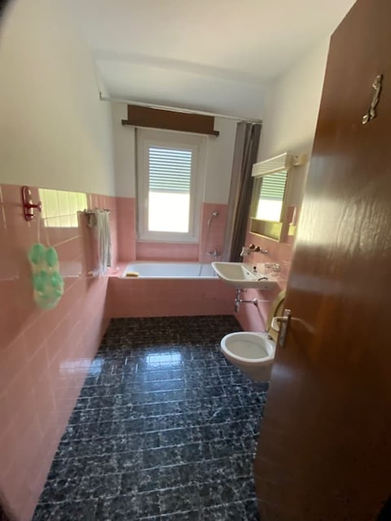 Appartamento 3.5 locali con balcone e vista panoramica a Faido (5)