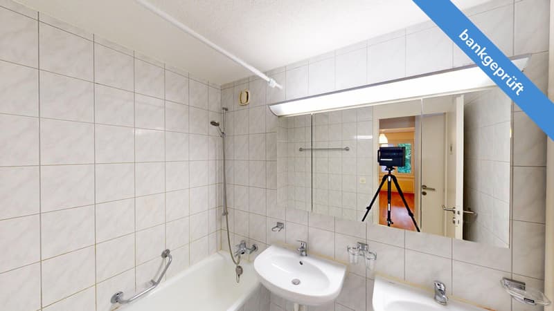 Badezimmer mit Badewanne