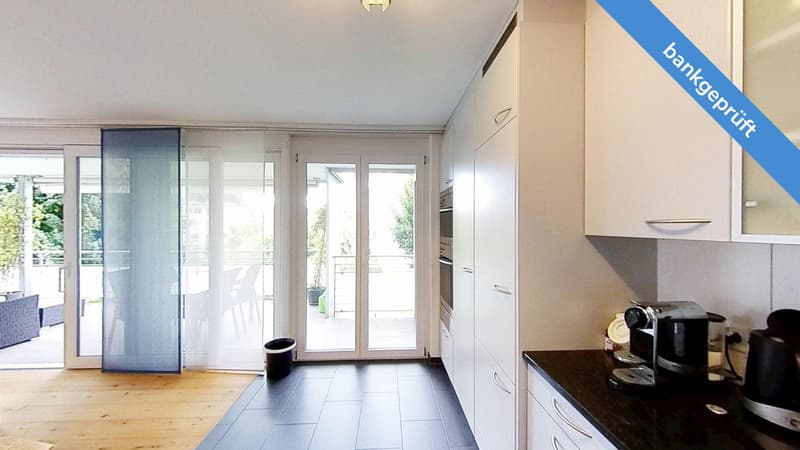 Küche mit Ausgang zur Terrasse