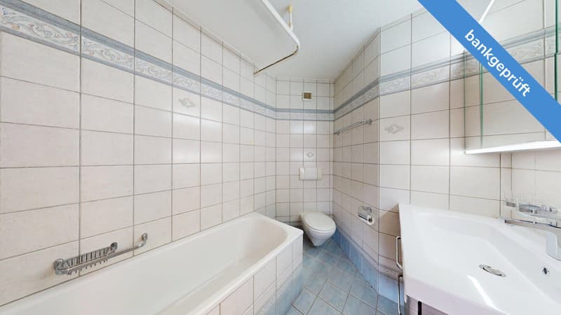 Badezimmer mit Badewanne