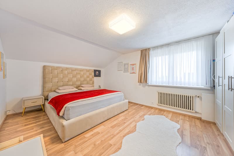 AgentSelly - Attraktives Haus mit viel Platz und Charme (6)