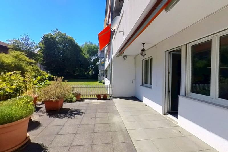 Grosszügige Parterre-Wohnung mit Terrasse (2)