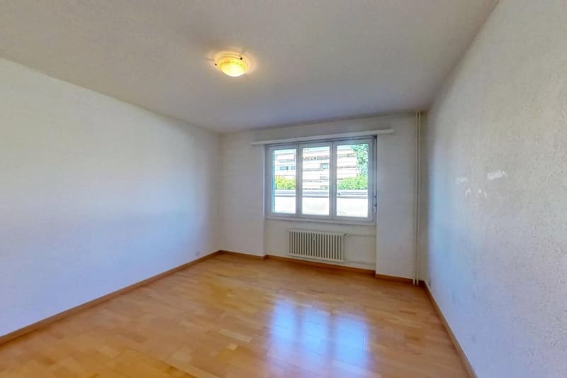 Grosszügige Parterre-Wohnung mit Terrasse (8)