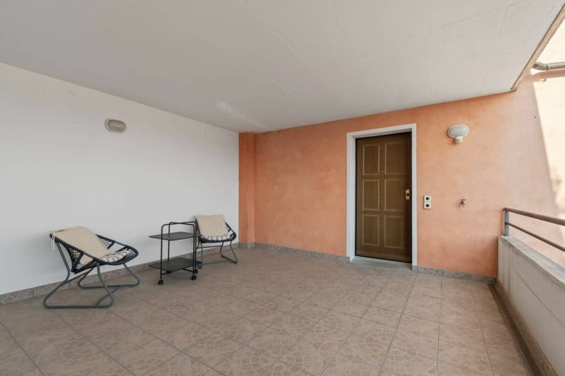 Elegante appartamento 3.5 locali con vista lago a Vernate (17)