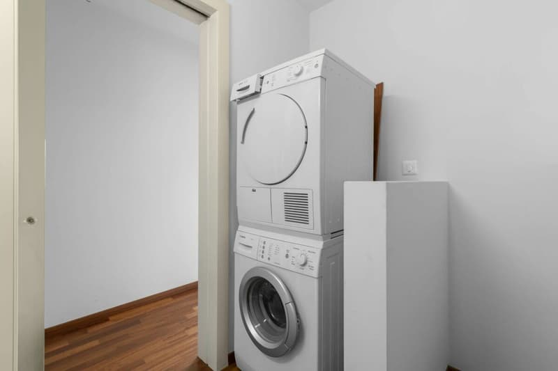 Elegante appartamento 3.5 locali con vista lago a Vernate (13)