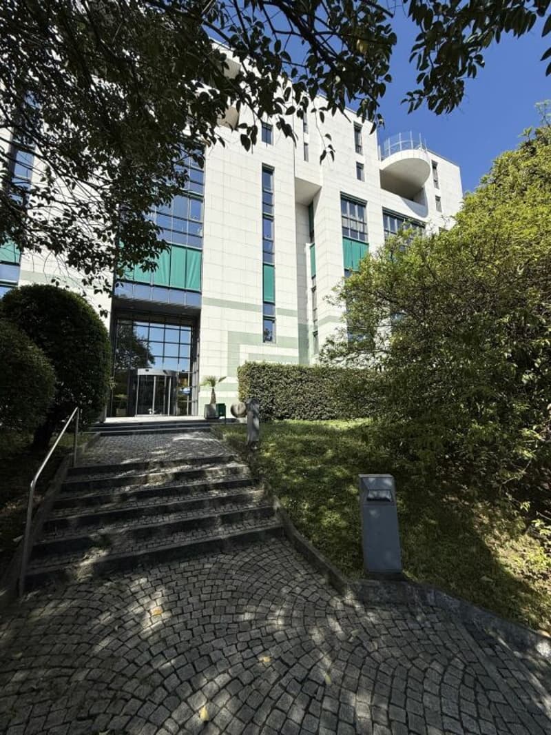 Prestigioso ufficio con vista dominante sulla città. Adatto uso misto abitativo (8)