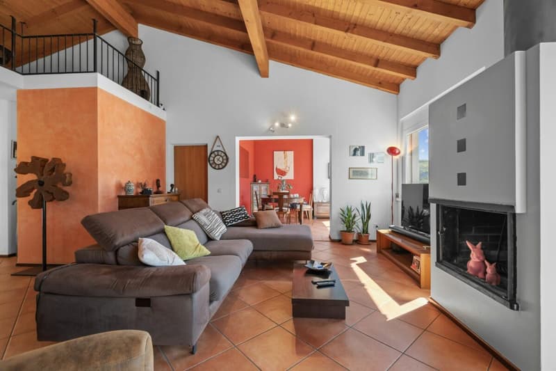 Vivi la bellezza di Capolago: casa con vista mozzafiato sul lago (7)