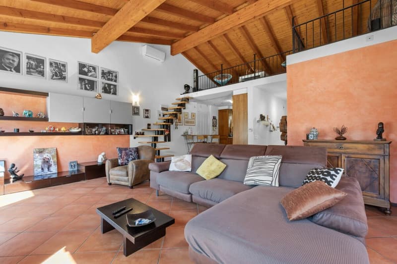Vivi la bellezza di Capolago: casa con vista mozzafiato sul lago (5)