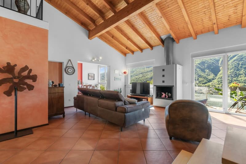 Vivi la bellezza di Capolago: casa con vista mozzafiato sul lago (6)