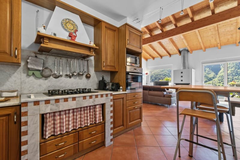 Vivi la bellezza di Capolago: casa con vista mozzafiato sul lago (9)