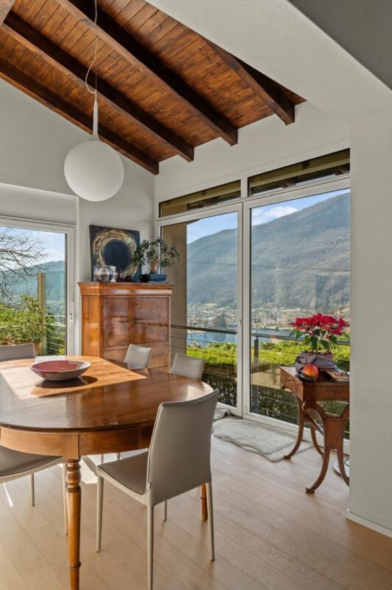 Esclusiva Casa immersa nella natura vista lago a 180° (13)