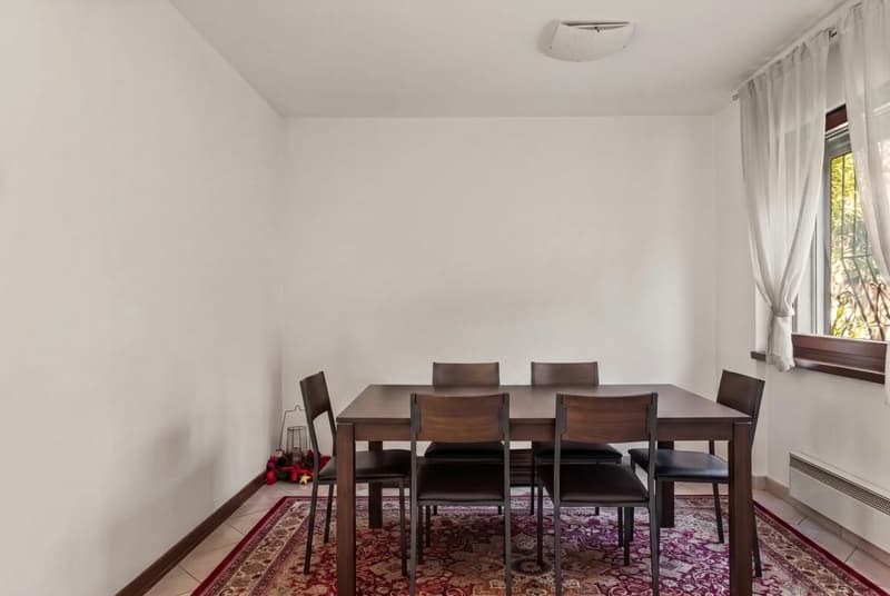 Casa con giardino e piscina condominiale (5)
