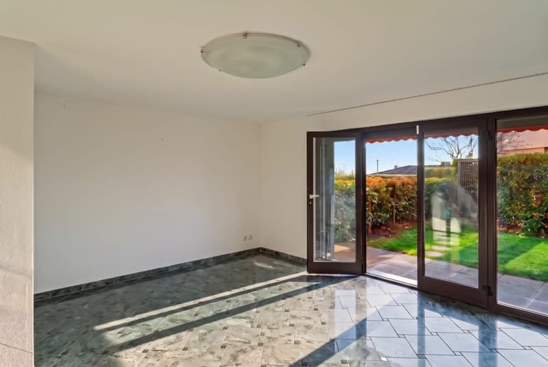 Casa con giardino e piscina condominiale (11)