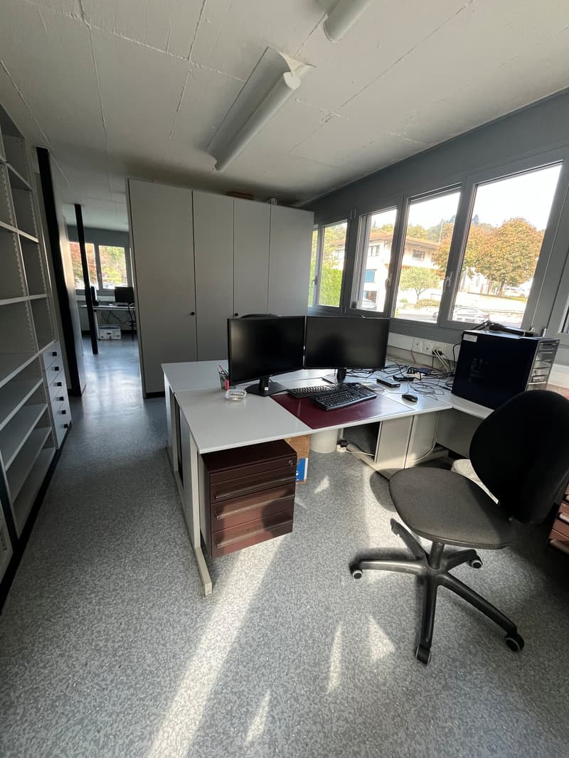 desk with computer, chair, storage units, white ceiling