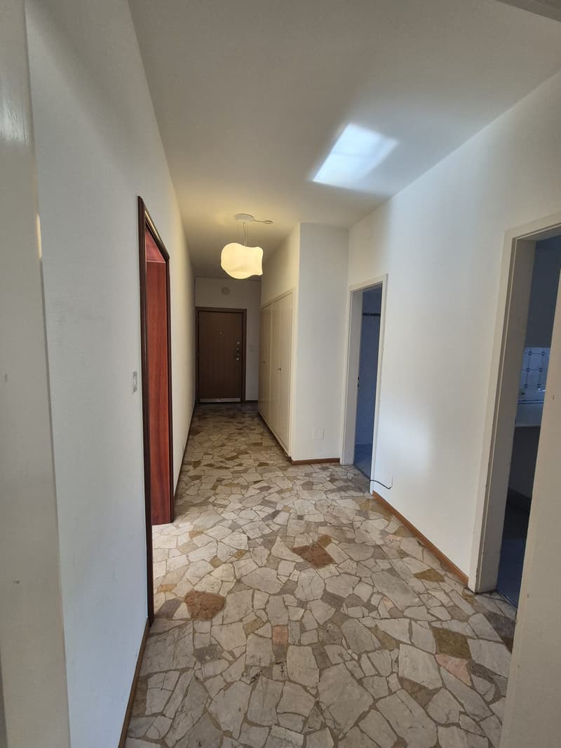 LUGANO CENTRO - AFFITTASI UFFICIO DI 4.5 LOCALI (3)