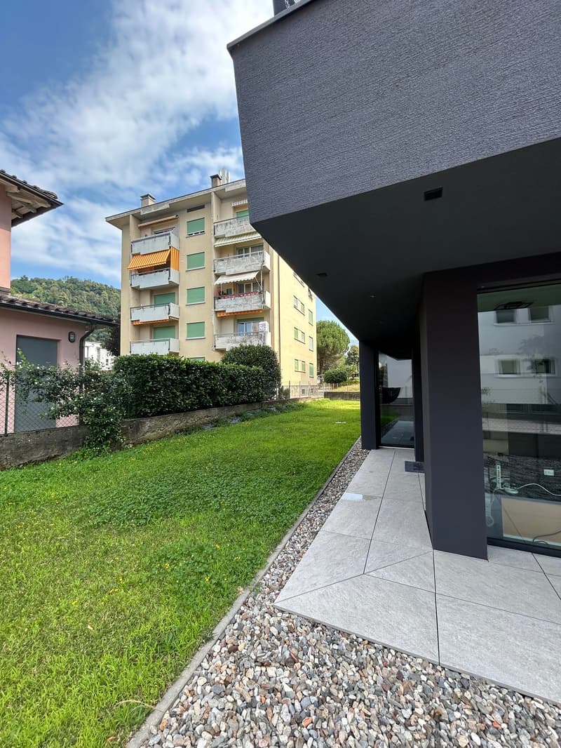 CANOBBIO - VENDESI MODERNO APPARTAMENTO DI 4.5 LOCALI CON GIARDINO (10)