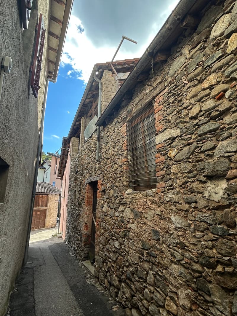 CAPRIASCA - VENDESI RUSTICO CON LICENZA EDILIZIA (4)
