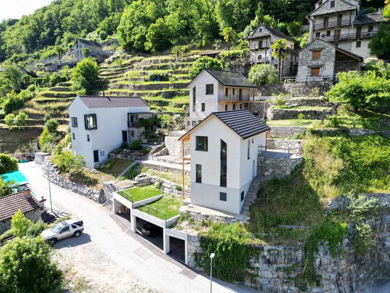 Casa unifamiliare con terreno e posti auto coperti (4)