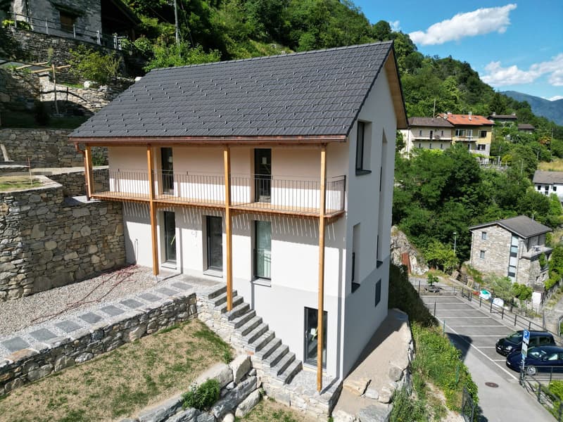 Casa unifamiliare con terreno e posti auto coperti (12)